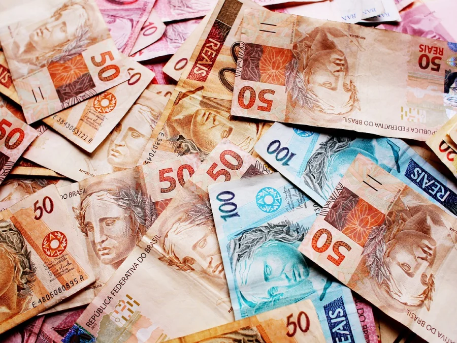 Dinheiro Esquecido: Brasileiros “Esquecem” até R$ 50 Mil de Parentes Falecidos